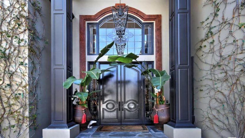 Front Door Refresh: The Overlooked Housing Update That Sells #MABA #MassachusettsRealEstate #FirstTimeHomeBuyers #MaBuyerAgent