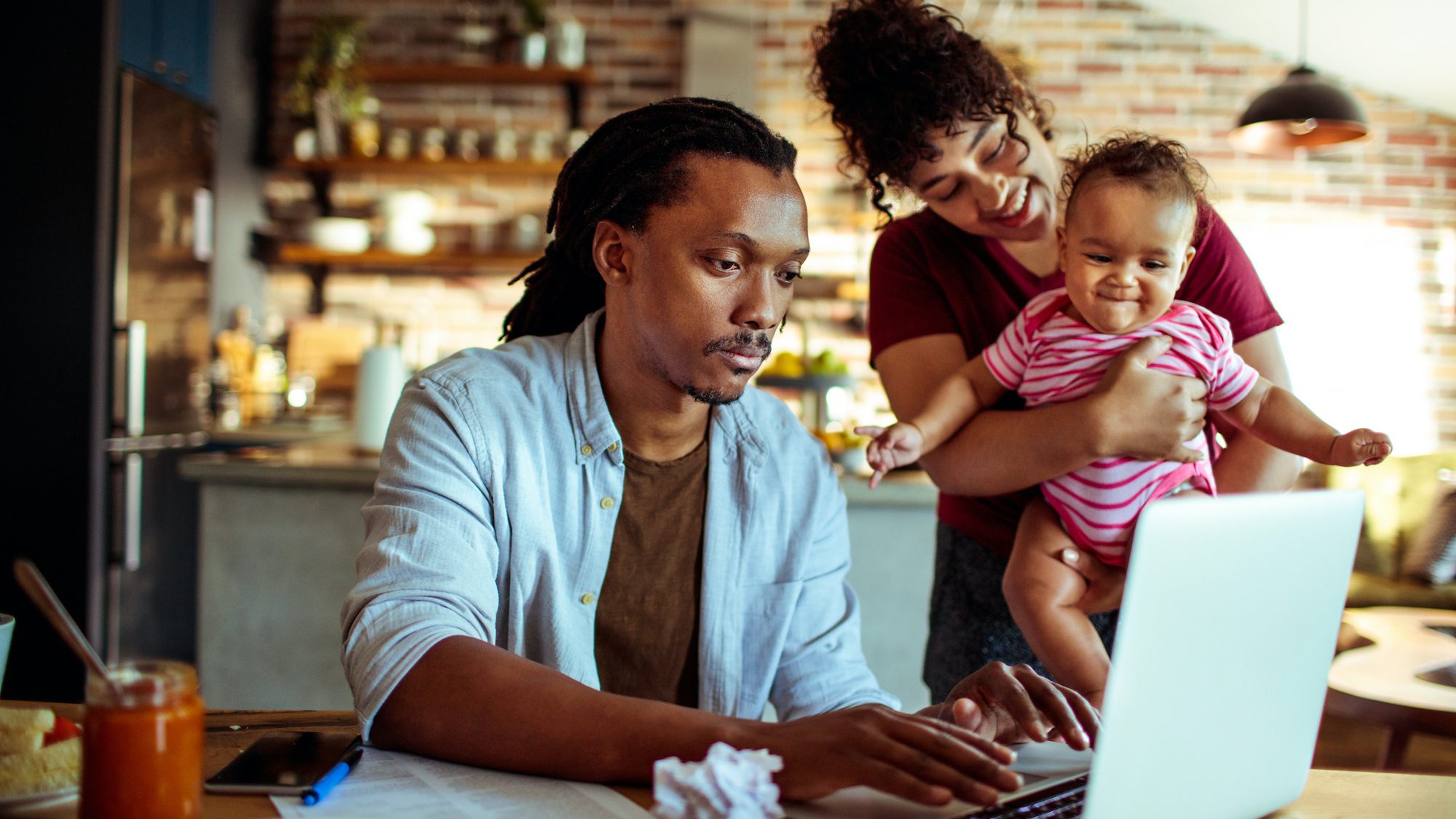 amily enjoying breakfast