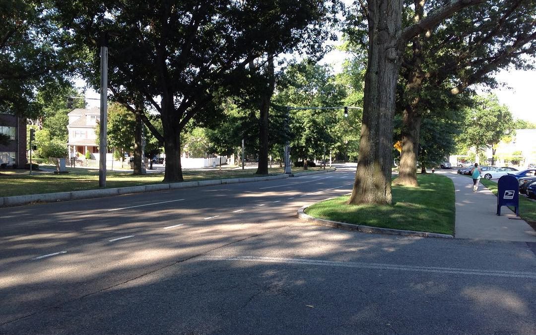 VFW parkway in #chestnuthill #ma nice day for a jog. Life in #chestnuthillma #buyersagent