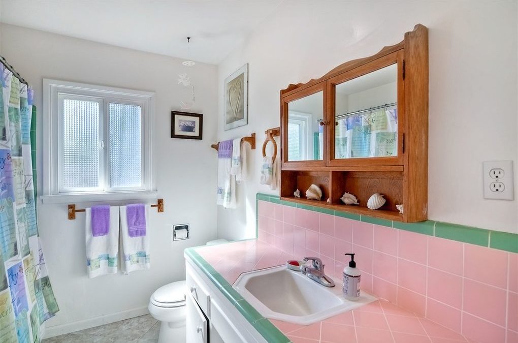 Easy Ways to Upgrade Your Bathroom without a Demo Day, According to a Professional House Flipper #MABA #MassachusettsRealEstate #FirstTimeHomeBuyers #MaBuyerAgents