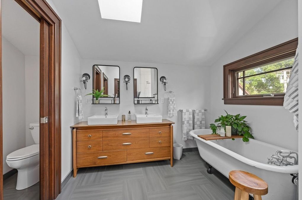 How to update your bathroom on a budget #MABA #MassachusettsRealEstate #FirstTimeHomeBuyers #MassBuyerAgents